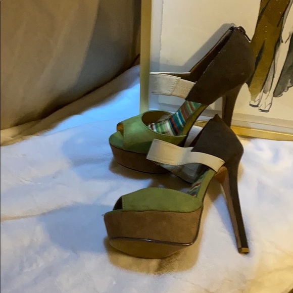 Sandals - Picture 4 of 5